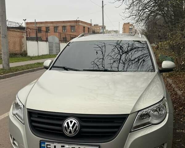 Сірий Фольксваген Тігуан, об'ємом двигуна 2 л та пробігом 158 тис. км за 10800 $, фото 1 на Automoto.ua