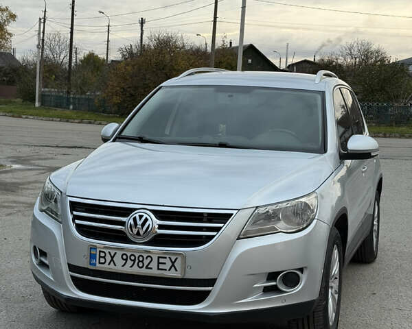 Серый Фольксваген Тигуан, объемом двигателя 1.4 л и пробегом 165 тыс. км за 9700 $, фото 1 на Automoto.ua