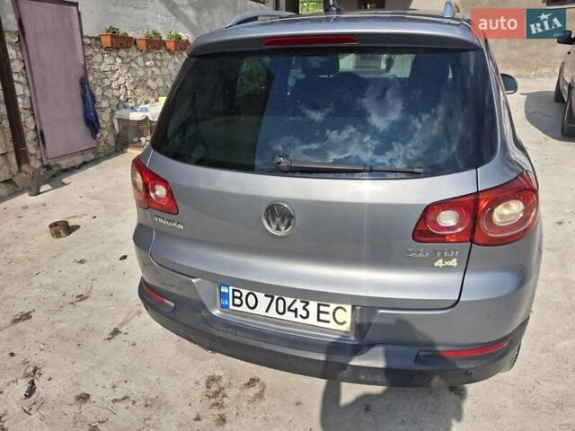 Сірий Фольксваген Тігуан, об'ємом двигуна 2 л та пробігом 300 тис. км за 10300 $, фото 1 на Automoto.ua