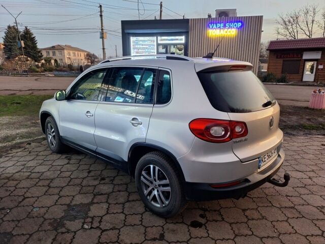 Серый Фольксваген Тигуан, объемом двигателя 1.4 л и пробегом 249 тыс. км за 8800 $, фото 1 на Automoto.ua