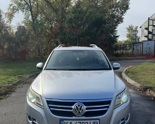 Сірий Фольксваген Тігуан, об'ємом двигуна 2 л та пробігом 233 тис. км за 9500 $, фото 1 на Automoto.ua