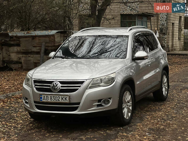 Серый Фольксваген Тигуан, объемом двигателя 1.97 л и пробегом 315 тыс. км за 8999 $, фото 1 на Automoto.ua