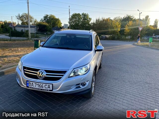 Серый Фольксваген Тигуан, объемом двигателя 2 л и пробегом 185 тыс. км за 9200 $, фото 1 на Automoto.ua