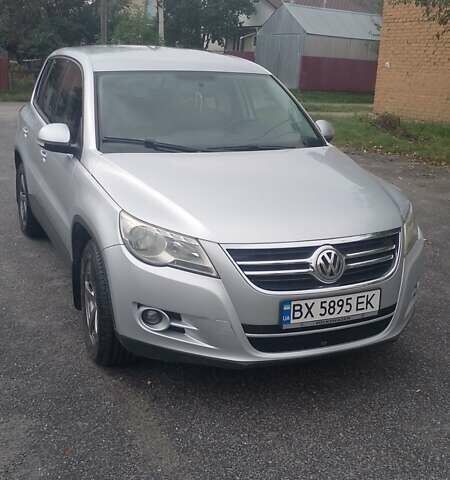 Сірий Фольксваген Тігуан, об'ємом двигуна 2 л та пробігом 250 тис. км за 10800 $, фото 1 на Automoto.ua