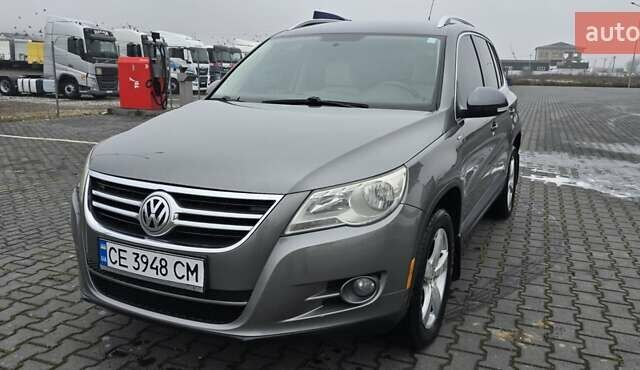 Серый Фольксваген Тигуан, объемом двигателя 2 л и пробегом 191 тыс. км за 9200 $, фото 1 на Automoto.ua