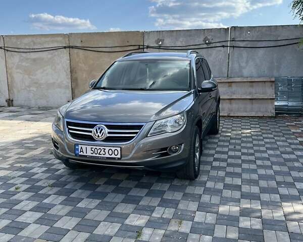 Серый Фольксваген Тигуан, объемом двигателя 1.97 л и пробегом 179 тыс. км за 12600 $, фото 1 на Automoto.ua