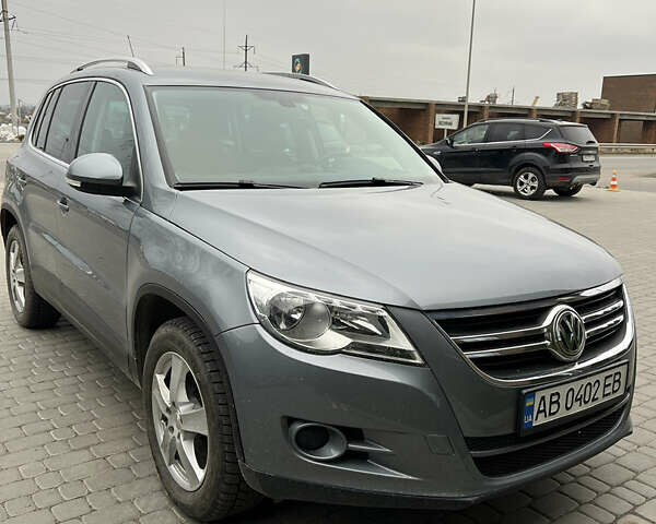 Серый Фольксваген Тигуан, объемом двигателя 1.97 л и пробегом 124 тыс. км за 11000 $, фото 1 на Automoto.ua