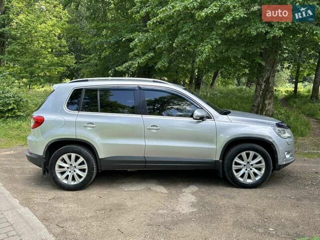 Сірий Фольксваген Тігуан, об'ємом двигуна 2 л та пробігом 268 тис. км за 11600 $, фото 1 на Automoto.ua