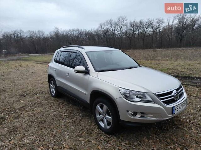 Сірий Фольксваген Тігуан, об'ємом двигуна 2 л та пробігом 194 тис. км за 10800 $, фото 1 на Automoto.ua