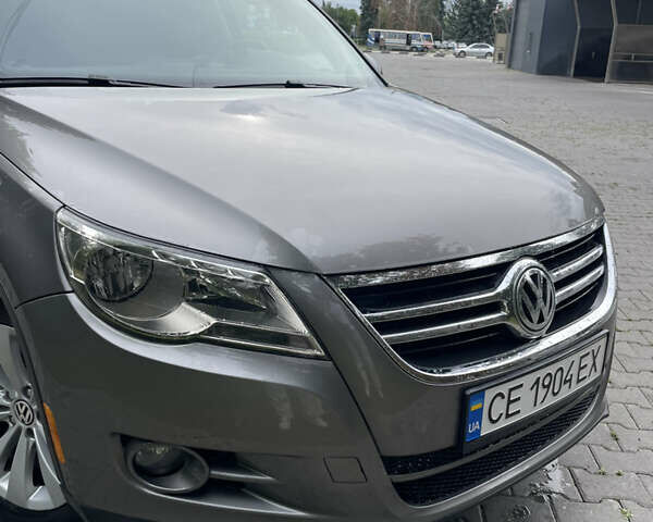 Сірий Фольксваген Тігуан, об'ємом двигуна 1.98 л та пробігом 250 тис. км за 9999 $, фото 1 на Automoto.ua