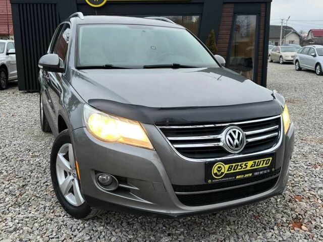 Серый Фольксваген Тигуан, объемом двигателя 2 л и пробегом 244 тыс. км за 11000 $, фото 1 на Automoto.ua
