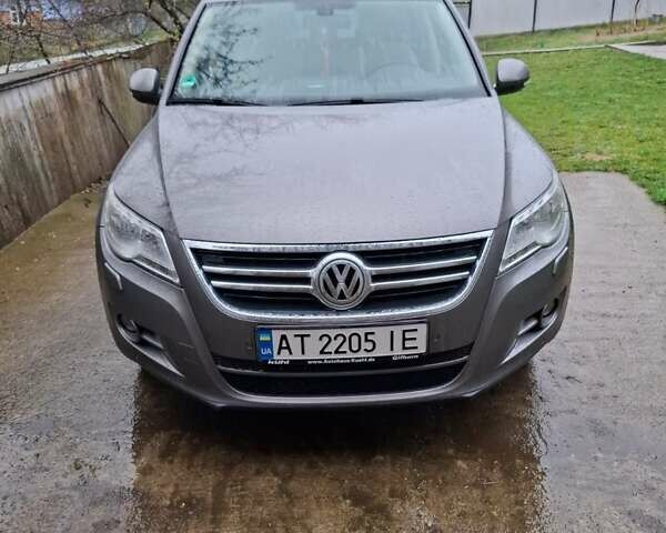 Серый Фольксваген Тигуан, объемом двигателя 1.97 л и пробегом 223 тыс. км за 15800 $, фото 1 на Automoto.ua