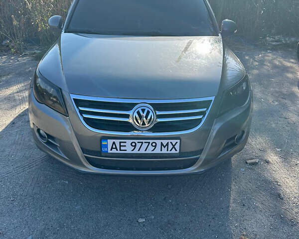 Серый Фольксваген Тигуан, объемом двигателя 1.98 л и пробегом 281 тыс. км за 11700 $, фото 1 на Automoto.ua