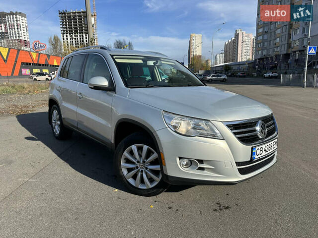 Сірий Фольксваген Тігуан, об'ємом двигуна 2 л та пробігом 295 тис. км за 8700 $, фото 1 на Automoto.ua
