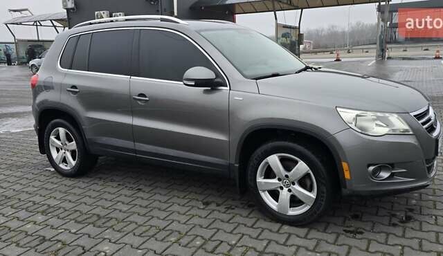 Сірий Фольксваген Тігуан, об'ємом двигуна 2 л та пробігом 191 тис. км за 9200 $, фото 1 на Automoto.ua