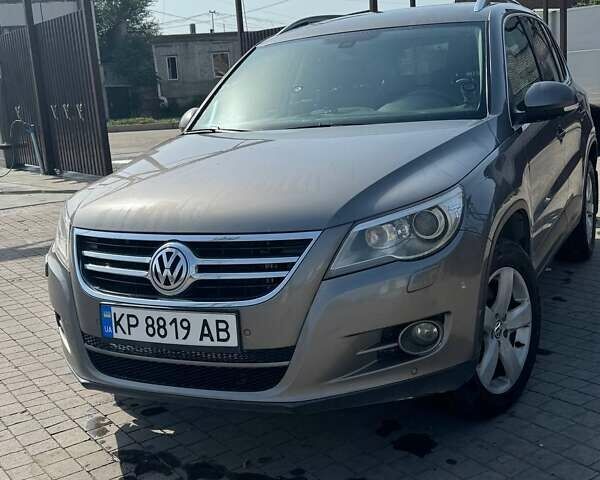 Сірий Фольксваген Тігуан, об'ємом двигуна 1.97 л та пробігом 385 тис. км за 13000 $, фото 1 на Automoto.ua