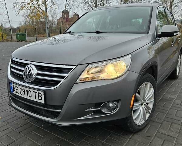 Сірий Фольксваген Тігуан, об'ємом двигуна 1.98 л та пробігом 194 тис. км за 10800 $, фото 1 на Automoto.ua
