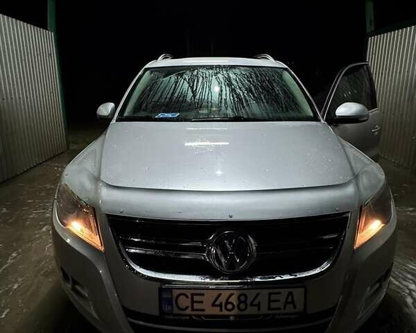 Серый Фольксваген Тигуан, объемом двигателя 2 л и пробегом 217 тыс. км за 12000 $, фото 1 на Automoto.ua