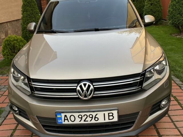 Серый Фольксваген Тигуан, объемом двигателя 1.4 л и пробегом 250 тыс. км за 10000 $, фото 1 на Automoto.ua