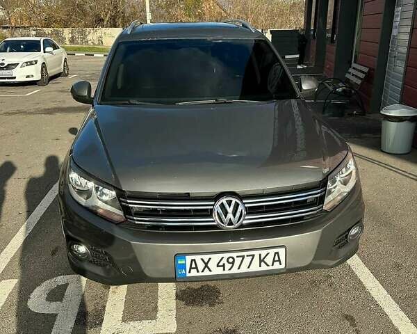 Серый Фольксваген Тигуан, объемом двигателя 1.98 л и пробегом 235 тыс. км за 10500 $, фото 1 на Automoto.ua