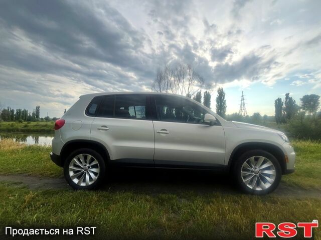 Серый Фольксваген Тигуан, объемом двигателя 2 л и пробегом 260 тыс. км за 9900 $, фото 1 на Automoto.ua