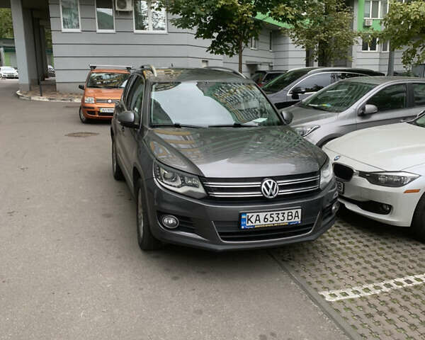 Серый Фольксваген Тигуан, объемом двигателя 1.98 л и пробегом 250 тыс. км за 11750 $, фото 1 на Automoto.ua