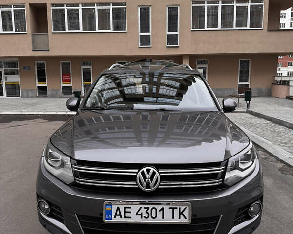 Сірий Фольксваген Тігуан, об'ємом двигуна 1.98 л та пробігом 225 тис. км за 10400 $, фото 1 на Automoto.ua