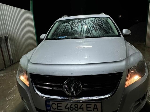 Серый Фольксваген Тигуан, объемом двигателя 2 л и пробегом 217 тыс. км за 12000 $, фото 1 на Automoto.ua