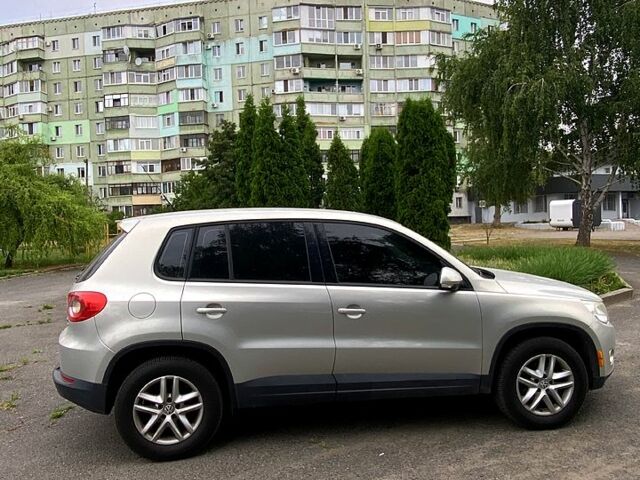 Сірий Фольксваген Тігуан, об'ємом двигуна 2 л та пробігом 221 тис. км за 11800 $, фото 1 на Automoto.ua