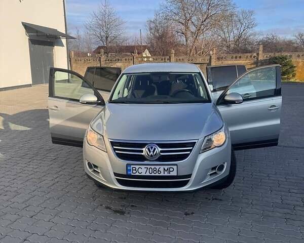 Сірий Фольксваген Тігуан, об'ємом двигуна 1.98 л та пробігом 252 тис. км за 9500 $, фото 1 на Automoto.ua