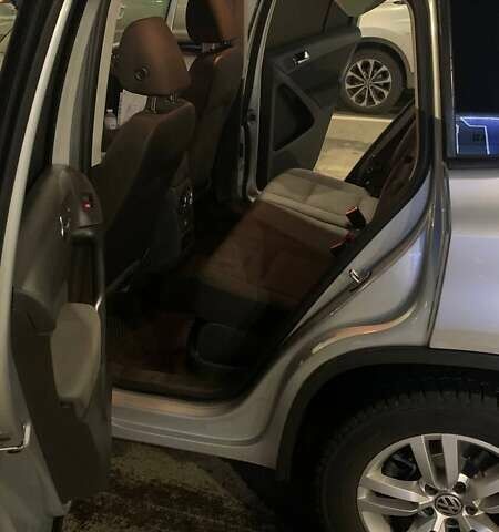 Сірий Фольксваген Тігуан, об'ємом двигуна 1.98 л та пробігом 211 тис. км за 12000 $, фото 1 на Automoto.ua