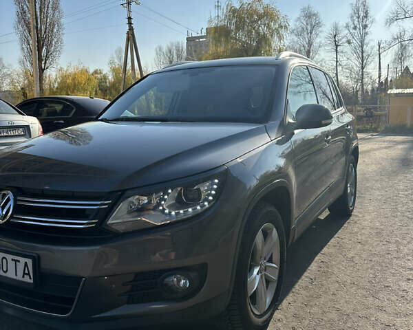 Серый Фольксваген Тигуан, объемом двигателя 1.97 л и пробегом 240 тыс. км за 15600 $, фото 1 на Automoto.ua