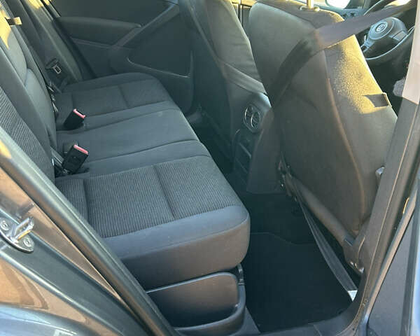 Серый Фольксваген Тигуан, объемом двигателя 1.98 л и пробегом 220 тыс. км за 11000 $, фото 1 на Automoto.ua