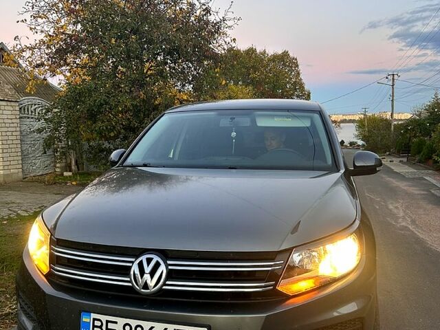 Сірий Фольксваген Тігуан, об'ємом двигуна 2 л та пробігом 170 тис. км за 12500 $, фото 1 на Automoto.ua