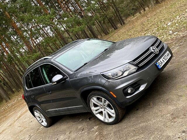 Серый Фольксваген Тигуан, объемом двигателя 2 л и пробегом 300 тыс. км за 11700 $, фото 1 на Automoto.ua