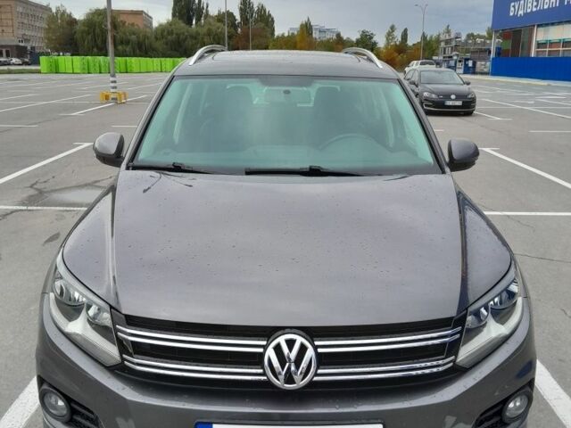 Сірий Фольксваген Тігуан, об'ємом двигуна 2 л та пробігом 204 тис. км за 11500 $, фото 1 на Automoto.ua
