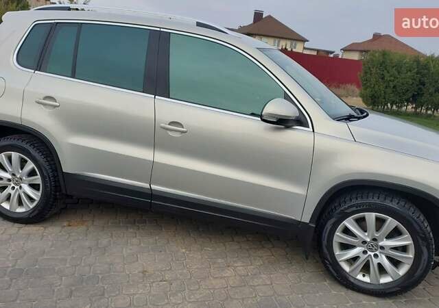Серый Фольксваген Тигуан, объемом двигателя 1.98 л и пробегом 139 тыс. км за 14400 $, фото 1 на Automoto.ua