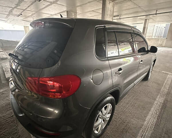 Серый Фольксваген Тигуан, объемом двигателя 1.98 л и пробегом 200 тыс. км за 11999 $, фото 1 на Automoto.ua