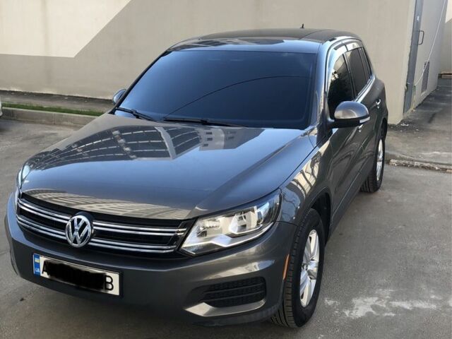 Серый Фольксваген Тигуан, объемом двигателя 2 л и пробегом 199 тыс. км за 11999 $, фото 1 на Automoto.ua