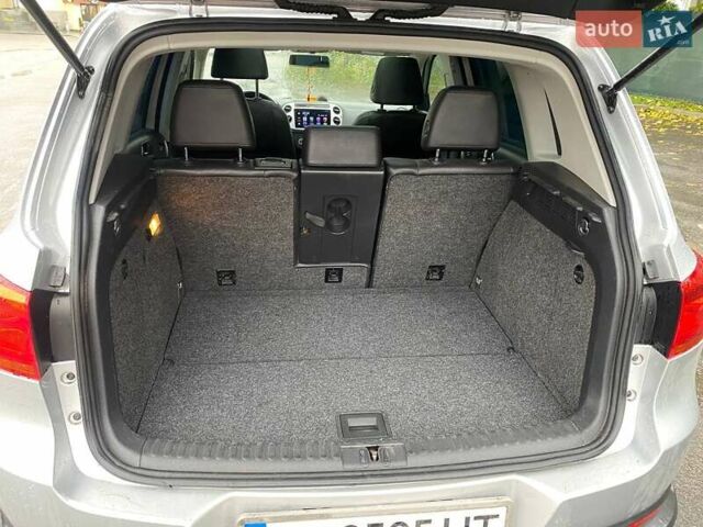 Сірий Фольксваген Тігуан, об'ємом двигуна 1.98 л та пробігом 207 тис. км за 12000 $, фото 1 на Automoto.ua