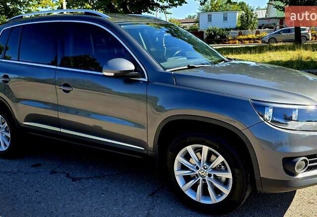 Серый Фольксваген Тигуан, объемом двигателя 1.98 л и пробегом 130 тыс. км за 14400 $, фото 1 на Automoto.ua
