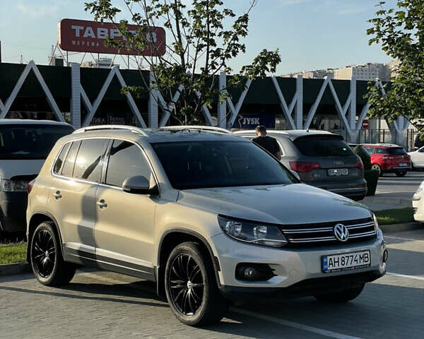 Сірий Фольксваген Тігуан, об'ємом двигуна 2 л та пробігом 180 тис. км за 10699 $, фото 1 на Automoto.ua