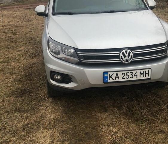 Серый Фольксваген Тигуан, объемом двигателя 2 л и пробегом 209 тыс. км за 12000 $, фото 1 на Automoto.ua