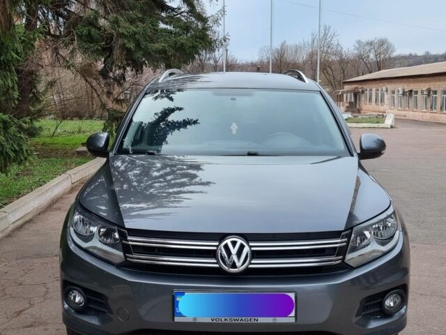 Сірий Фольксваген Тігуан, об'ємом двигуна 2 л та пробігом 175 тис. км за 13500 $, фото 1 на Automoto.ua