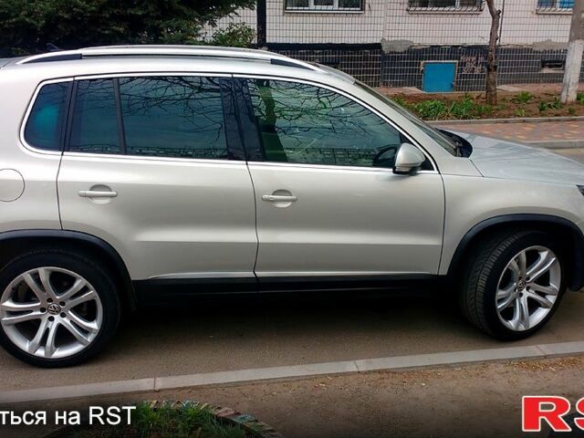 Сірий Фольксваген Тігуан, об'ємом двигуна 2 л та пробігом 165 тис. км за 13000 $, фото 1 на Automoto.ua