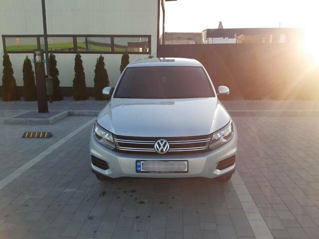 Сірий Фольксваген Тігуан, об'ємом двигуна 1.98 л та пробігом 217 тис. км за 12000 $, фото 1 на Automoto.ua