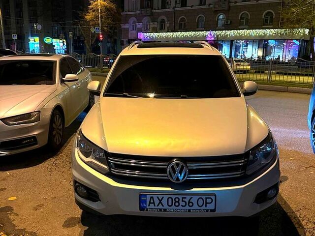 Сірий Фольксваген Тігуан, об'ємом двигуна 2 л та пробігом 216 тис. км за 11500 $, фото 1 на Automoto.ua