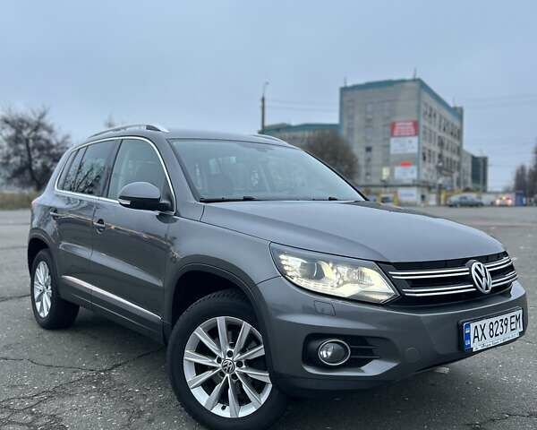 Серый Фольксваген Тигуан, объемом двигателя 1.97 л и пробегом 144 тыс. км за 16000 $, фото 1 на Automoto.ua