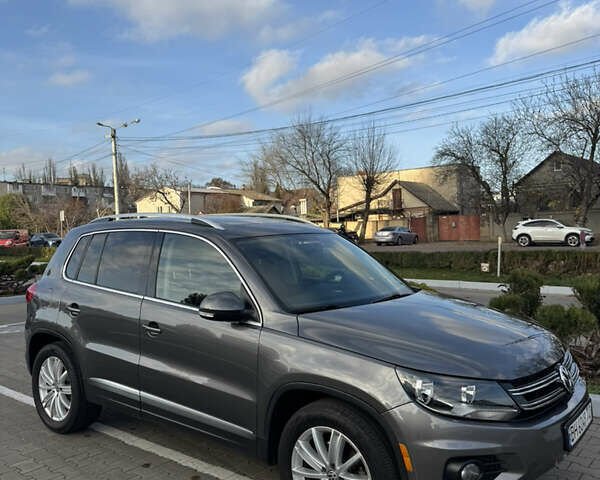 Серый Фольксваген Тигуан, объемом двигателя 1.98 л и пробегом 114 тыс. км за 14800 $, фото 1 на Automoto.ua