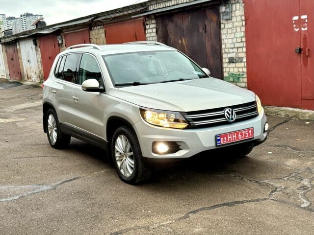 Серый Фольксваген Тигуан, объемом двигателя 2 л и пробегом 250 тыс. км за 9900 $, фото 1 на Automoto.ua
